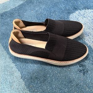 Ugg Like New Women’s Sz 7 Slip On Sneakers
